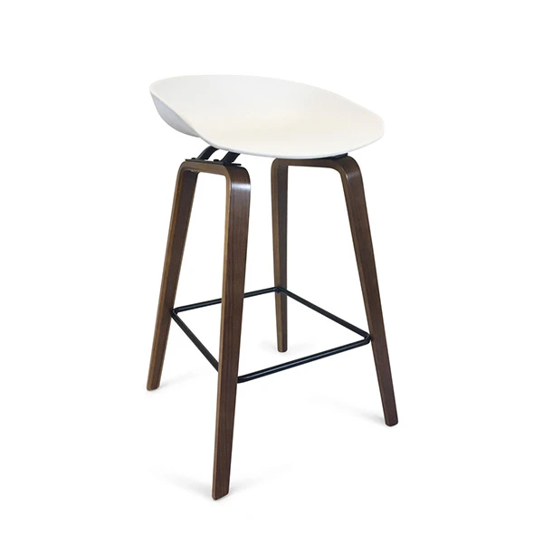 Moderne Barhocker aus Hartplastik